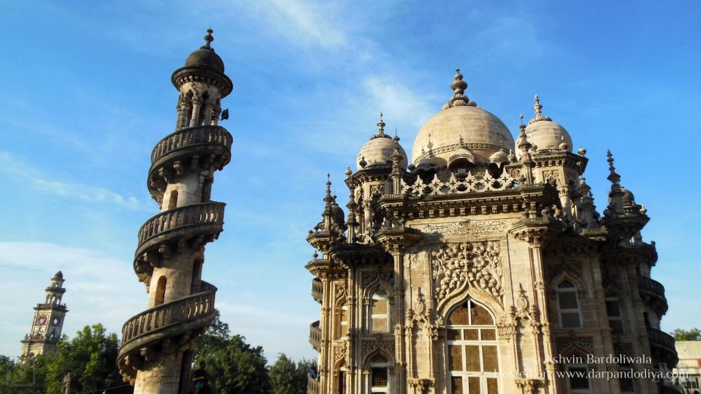 Mahabat Maqbara Mausoleum Architecture : Makbara Palace In Junagadh ...