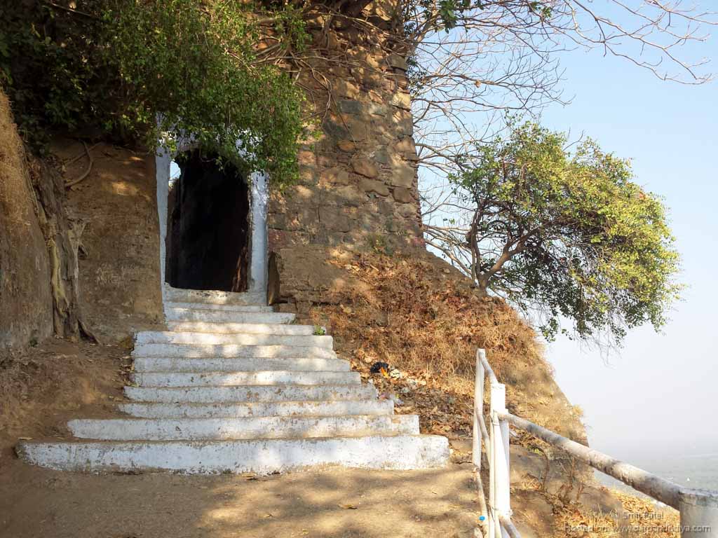 Parnera Dungar Valsad, Gujarat, History Of Parnera Fort, Chand Pir Bawa Temple, Height and Distance of Parnera From Valsad